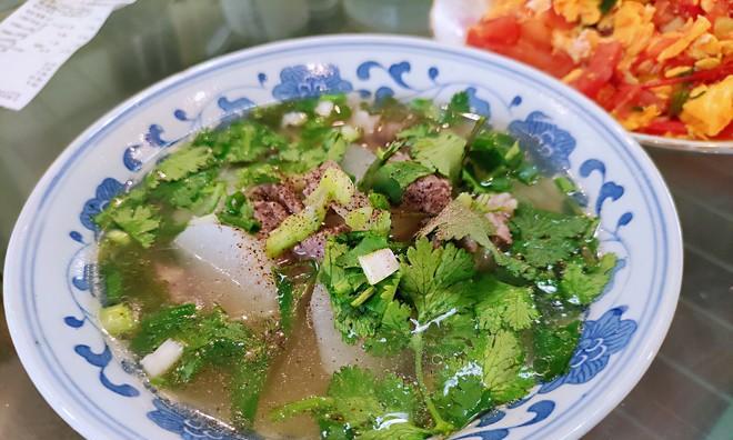 爱心羊肉汤的制作方法（炖出浓香的爱心）