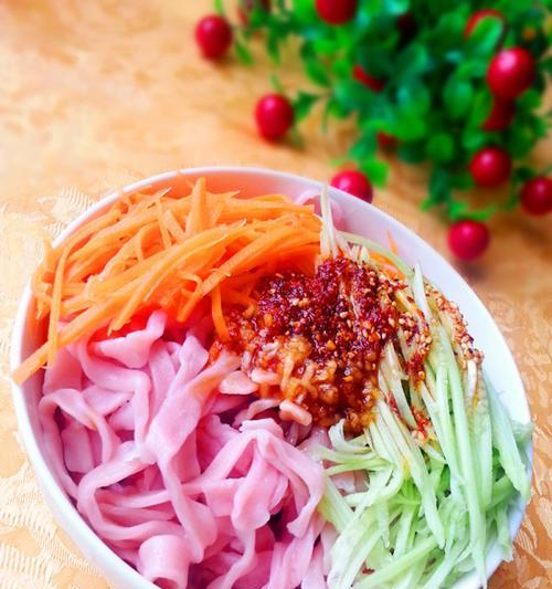 色香味俱全——以彩色面条为主角的美食大比拼（如何用不同食材制作出缤纷多彩的面条）