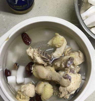 美味营养的以补气血鸡汤做法（健康菜谱）