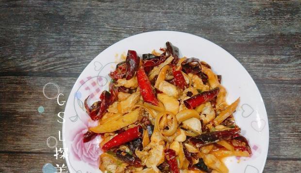河蚌肉的爆炒做法（口感鲜美）