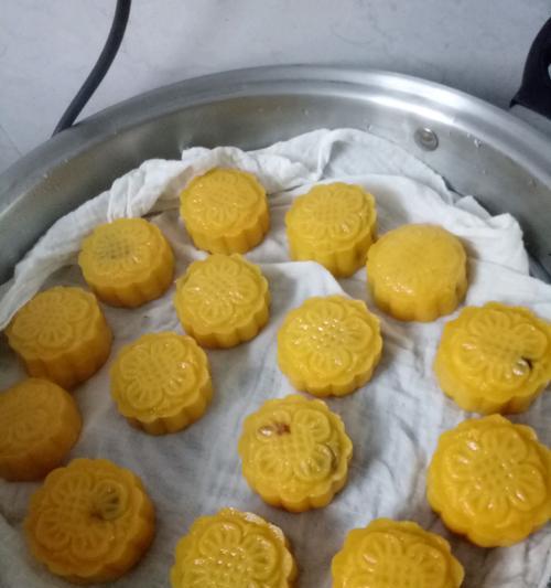 DIY南瓜馅月饼（做月饼的步骤和小技巧）