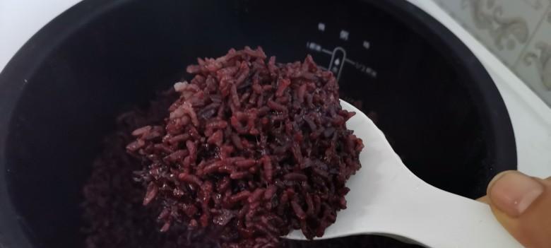 手把手教你做紫米粢饭团，让口感倍儿棒（跟着步骤）