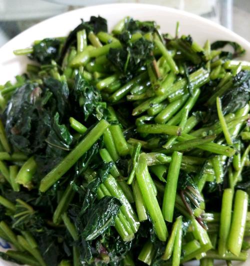 家常美食（美味可口的炒红薯叶）