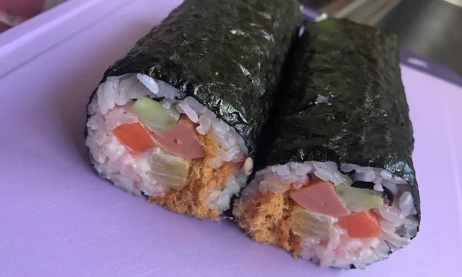 教你做美味的章鱼肉松寿司（用新鲜的章鱼和肉松）