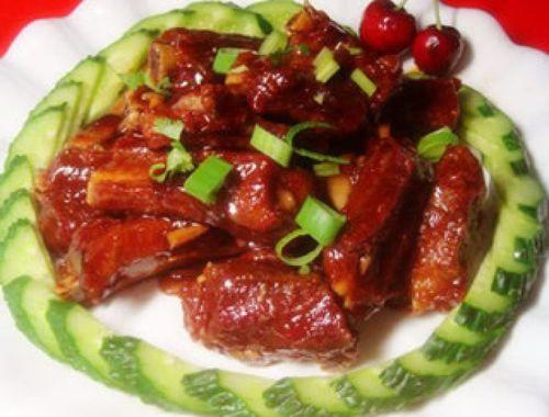 学会如何制作美味的醉排骨（传统醉排骨的烹饪方法和调料选择）