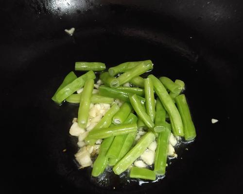 蒜蓉豇豆怎么做？步骤和技巧有哪些？