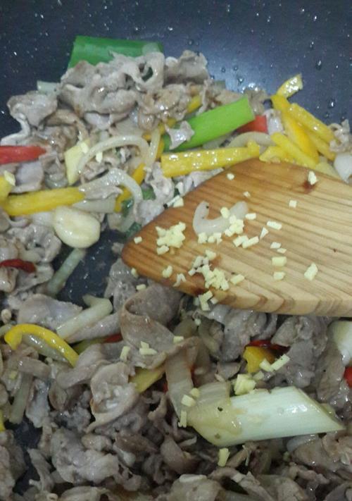 彩椒炒羊肉怎么做才好吃？详细步骤和技巧是什么？