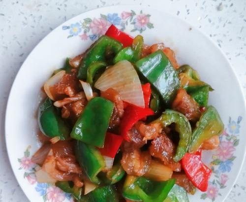 彩椒炒羊肉怎么做才好吃？详细步骤和技巧是什么？