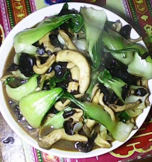 瘦肉炒油菜木耳怎么做？步骤和技巧有哪些？