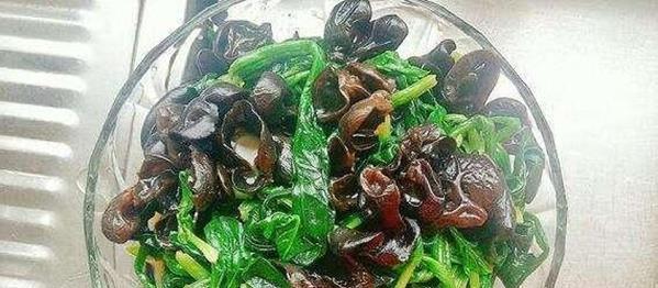 瘦肉炒油菜木耳怎么做？步骤和技巧有哪些？