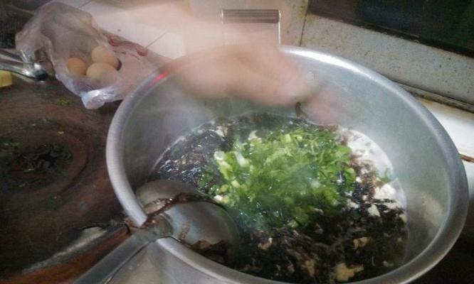 紫菜瘦肉蛋汤怎么做？有哪些步骤和技巧？