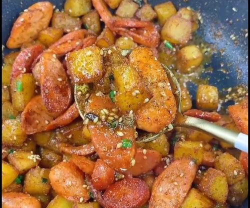 土豆片炒腊肠的做法是什么？如何炒制出美味的土豆片炒腊肠？