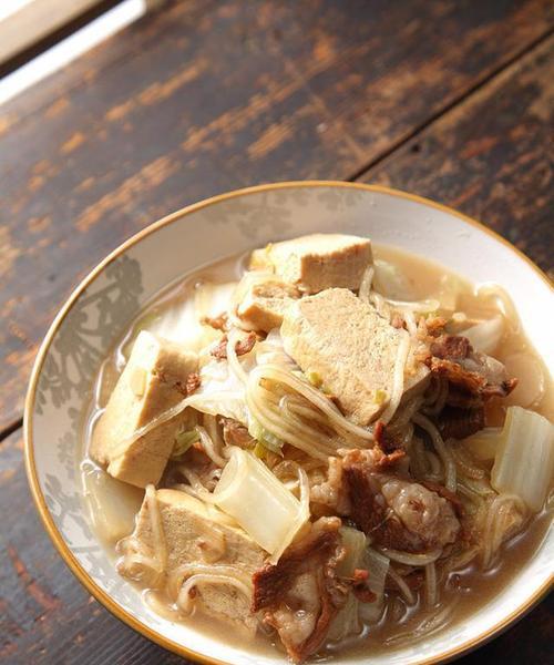 白菜五花肉炖冻豆腐怎么做？步骤和技巧有哪些？