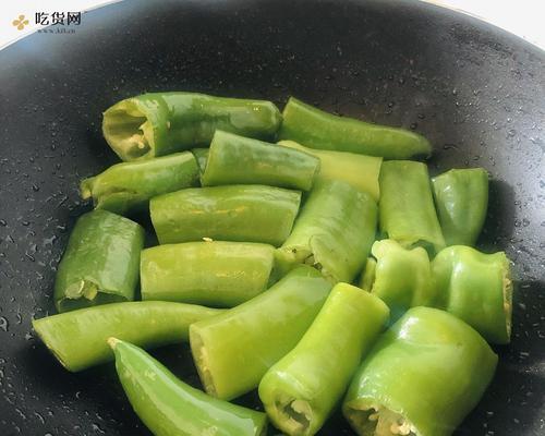 自创虎皮尖椒爆椒的做法是什么？如何做出完美的虎皮尖椒爆椒？