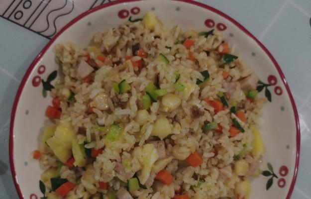 菠萝咖哩炒饭怎么做？步骤详细吗？