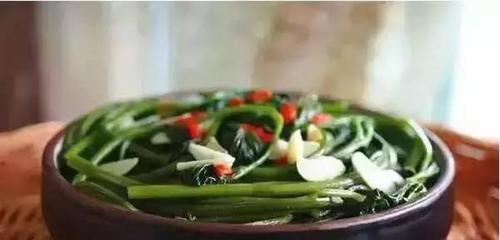 紫甘蓝炒红薯叶，美味又养生（一道新颖的健康菜肴）
