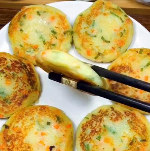 土豆泥煎饼怎么做？有哪些简单易学的步骤？