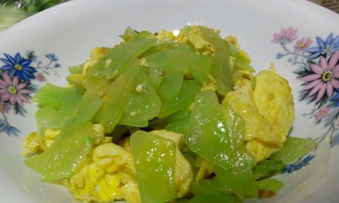 重阳笋炒鸡蛋，美味又营养（教你一道简单易学的家常菜）