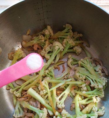 三色花菜怎么做？有哪些简单易学的做法？