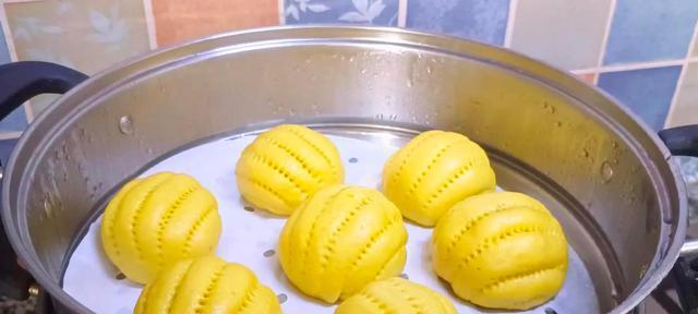 用中种方作美味南瓜豆沙包（品尝传统美食）