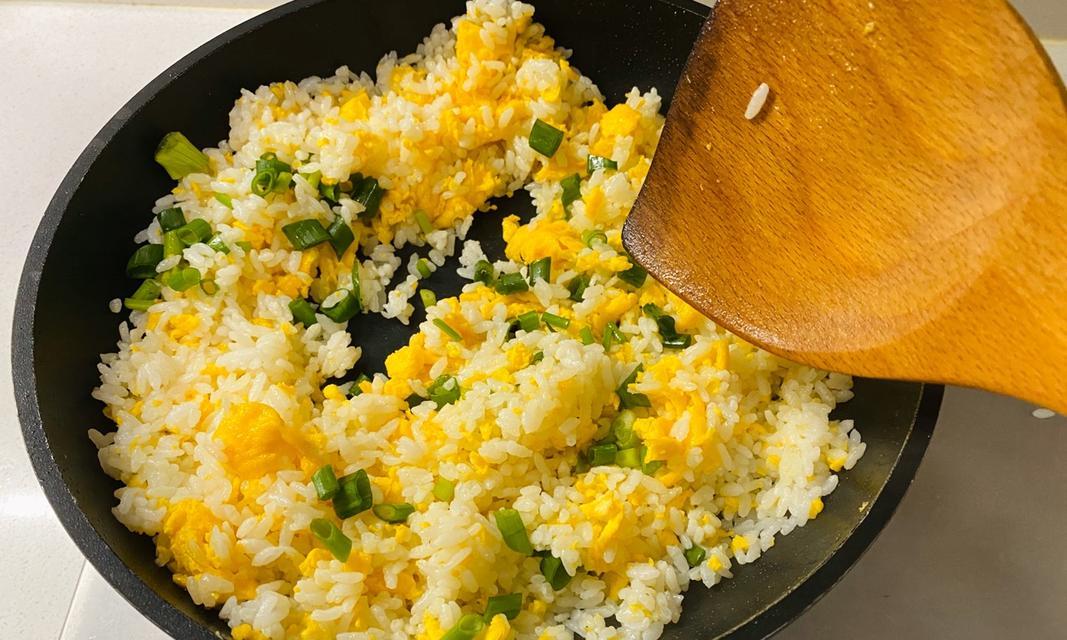 彩色粗粮炒饭，多彩健康美味（手把手教你做彩色粗粮炒饭）