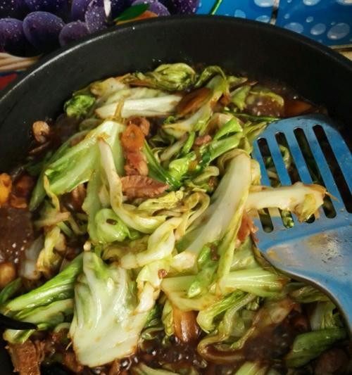 美味可口的包心菜料理（多种做法带你轻松入手）